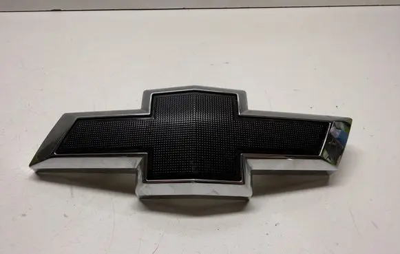 Chevrolet Camaro Manufacturer badge logo/emblem 84690305 84690309