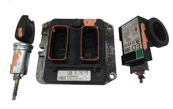 Opel Zafira A Engine control unit/module 90582539