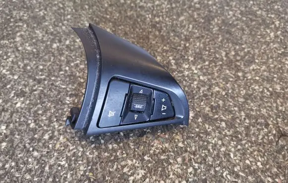 Chevrolet Cruze Steering wheel buttons/switches 13275250