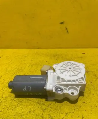 Mercedes-Benz SLK R171 Front door window regulator motor A1718201342