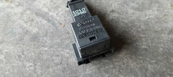 Volkswagen Golf IV Brake pedal sensor switch 1J0945511A
