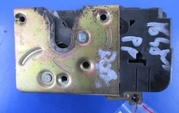 Peugeot 206 CC Front door lock