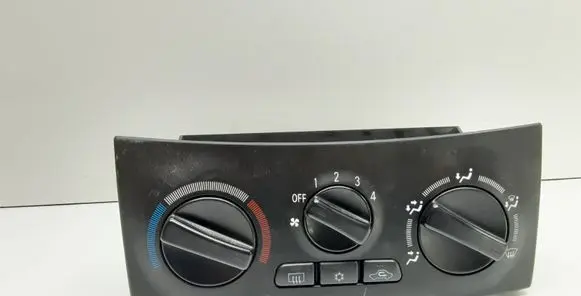 Mitsubishi Space Star Climate control unit MR914556