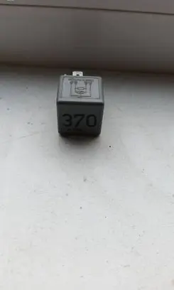 Volkswagen PASSAT B5.5 Other relay 8D0951253