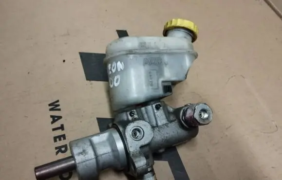 Chrysler Neon II Master brake cylinder