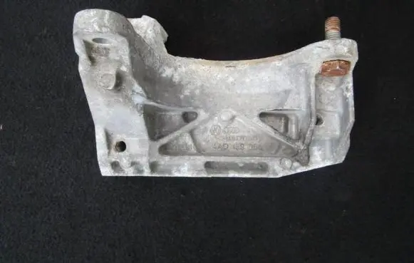 Audi A6 S6 C4 4A Engine mounting bracket 4a0199354