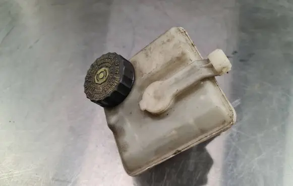 Volvo S80 Brake fluid reservoir 9485183