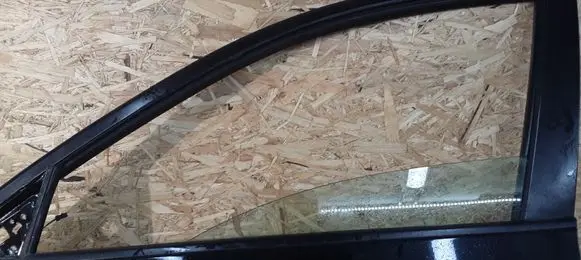 Subaru Impreza III Front door window glass four-door