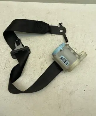 Middle seatbelt (rear)