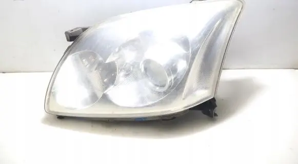 Toyota Avensis Verso Headlight/headlamp