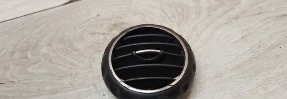 Alfa Romeo 147 Dash center air vent grill