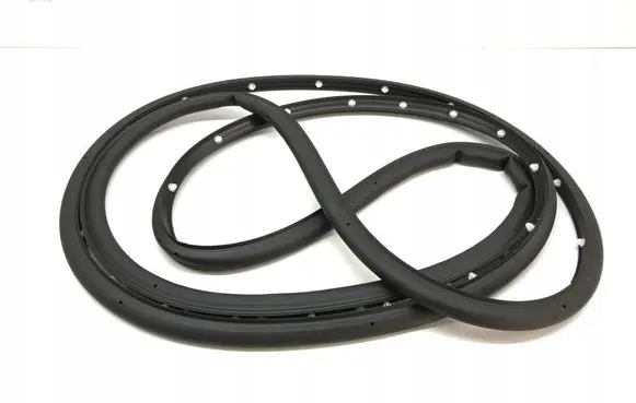 Volkswagen PASSAT B7 Rubber seal loading door 5LG839697
