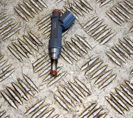 Toyota C-HR I Fuel injector 232500T110