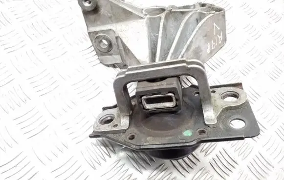 Nissan Qashqai Engine mount bracket
