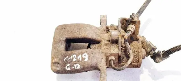 Volkswagen PASSAT B6 Rear brake caliper 32330208D