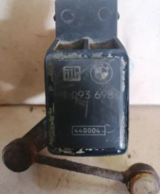 BMW 5 E39 Yaw turn rate sensor 1093698 440004