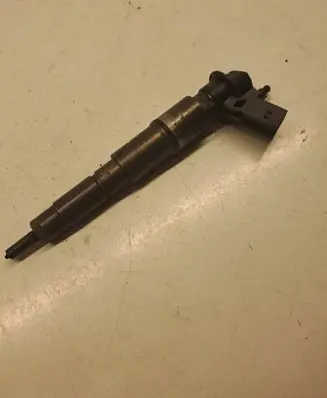 BMW 5 E60 E61 Fuel injector 7798042