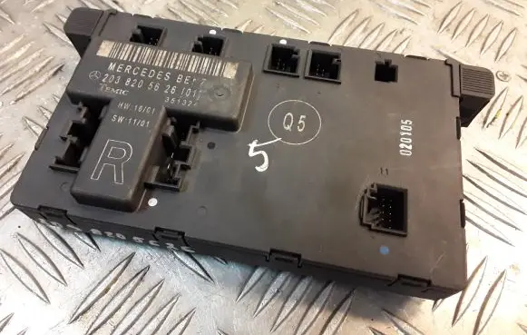 Mercedes-Benz C W203 Door control unit/module 2038205626 A2038205626
