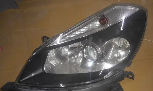 Renault Clio III Headlight/headlamp 8200261610