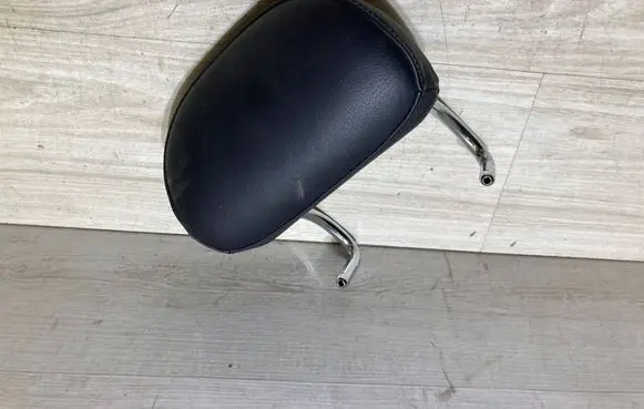 Mercedes-Benz CLS C219 Rear seat headrest 