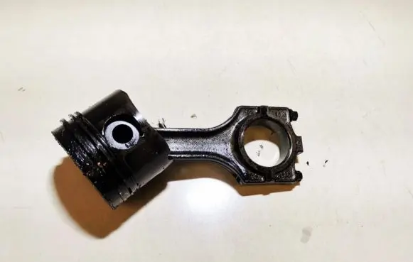 Opel Omega B1 Piston with connecting rod 989P