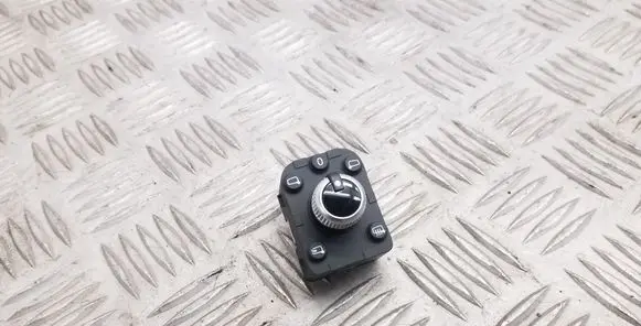 Wing mirror switch