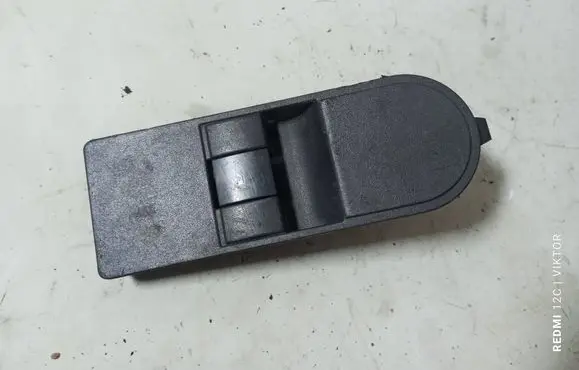 Opel Astra H Electric window control switch 13228709