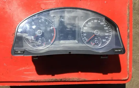 Volkswagen Scirocco Speedometer (instrument cluster) 1K8920961B
