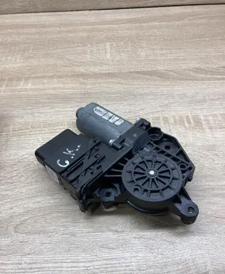 Volkswagen Golf Plus Rear door window regulator motor 1K0959795E 5M0839401C LEFTSIDE