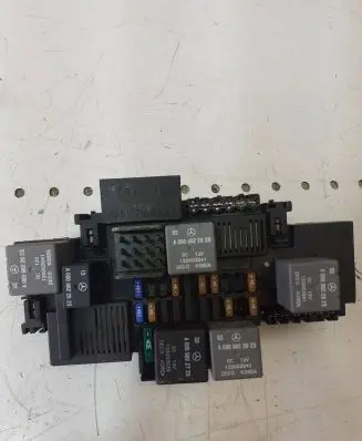 Mercedes-Benz C W205 Fuse module A2229063302 50W111F04 ZGS003005