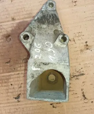 Peugeot 206 Engine mounting bracket 96249888
