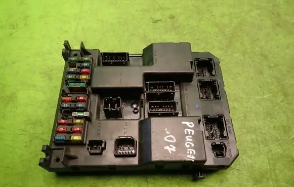 Peugeot 307 Fuse module 9651197580J0300