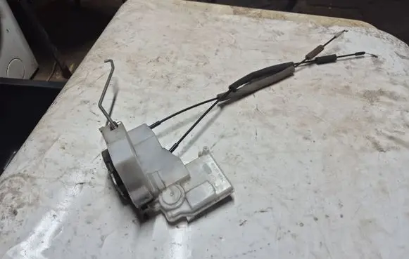 Mazda CX-7 Front door lock