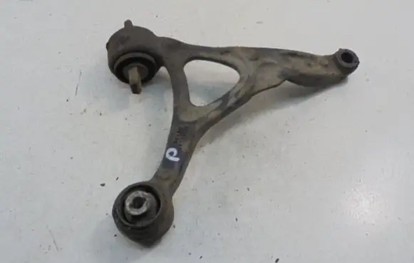 Volvo XC90 Front lower control arm/wishbone 8646614