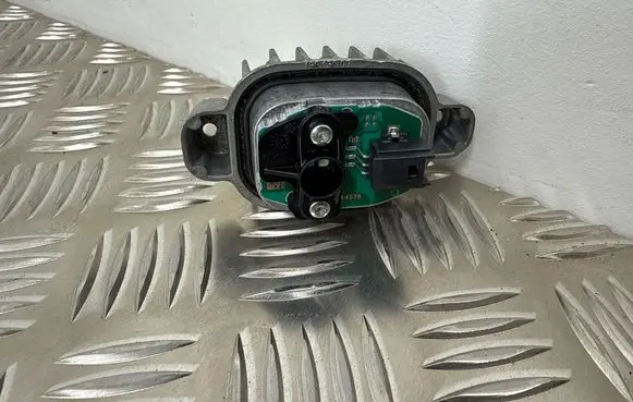BMW 1 F20 F21 LED ballast control module 19813000