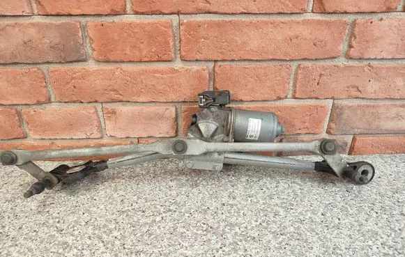 BMW X5 E70 Front wiper linkage and motor 7200535
