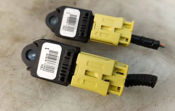 Lexus IS 220D-250-350 Airbag deployment crash/impact sensor 8983102020 1236124891