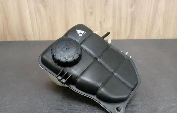 Mercedes-Benz CLK A209 C209 Coolant expansion tank/reservoir A2035000049 2035000049