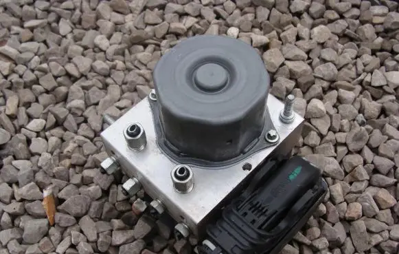 Nissan Pulsar ABS Pump 47660