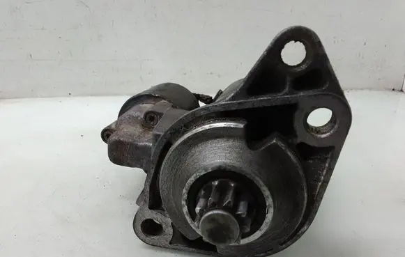 Volkswagen Golf IV Starter motor 