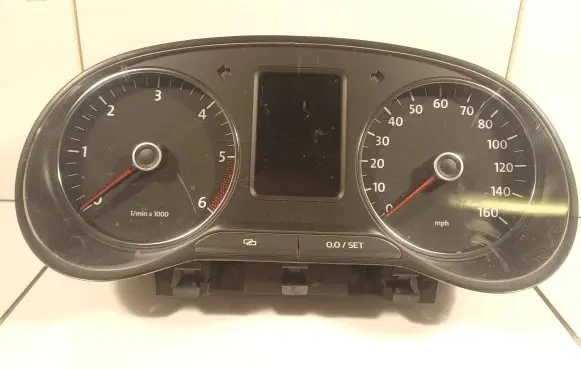 Volkswagen Polo V 6R Speedometer (instrument cluster) 6R0920961H V0304126 1120700438