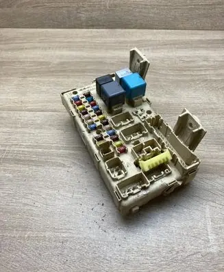 Toyota Avensis T250 Fuse module 8264105020A