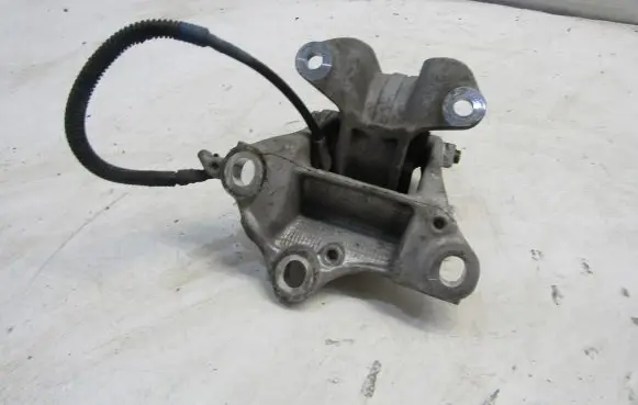 Honda CR-V Engine mount vacuum valve 