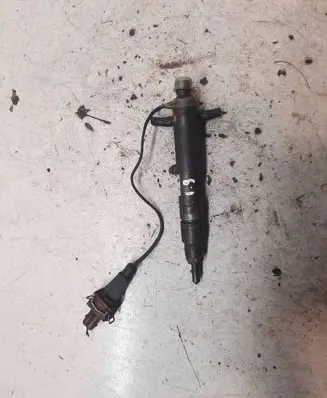 Fuel injector
