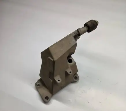 Infiniti FX Engine mount bracket