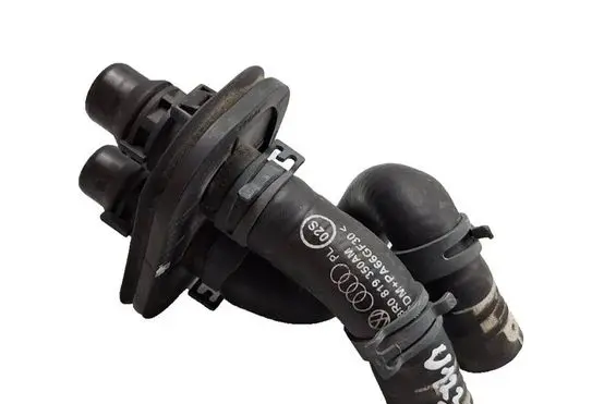 Audi Q5 SQ5 Engine coolant pipe/hose 8R0819350AM 8R0122327