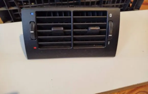 BMW 5 E39 Rear air vent grill 8376150