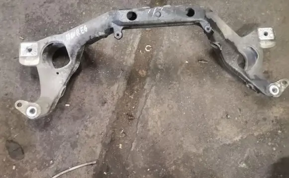 Volkswagen Touareg I Front subframe 7l6199207b