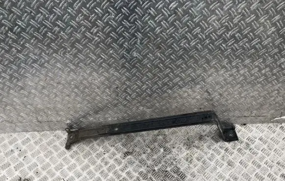 Fuel tank mounting bracket