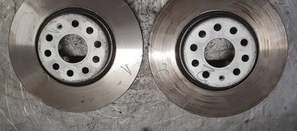 Volkswagen PASSAT B7 Front brake disc 1K0615301AA